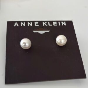 Anne Klein Pearl stud earrings